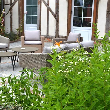 Les Oiseaux_a Avec Piscine Chauffee Holiday home